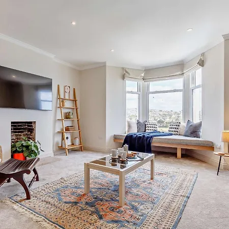 4 Bed In 82152 Apartment